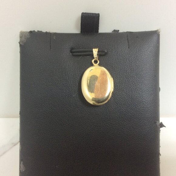 Ladies 14k Yellow Real Gold Oval opening Locket Charm Pendant 2.10 grams - Picture 2 of 7